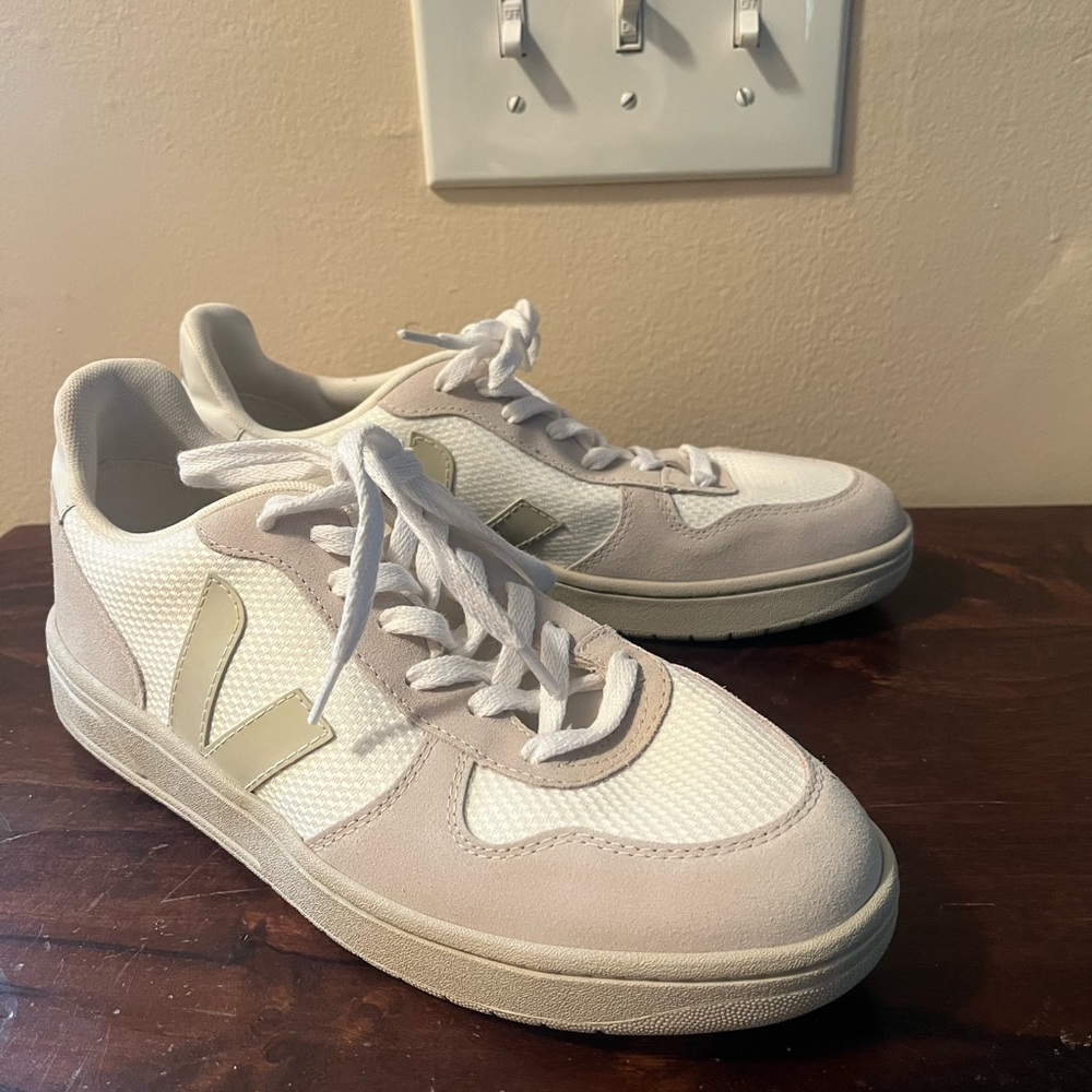 Veja Men's Cream and Gray Sneakers